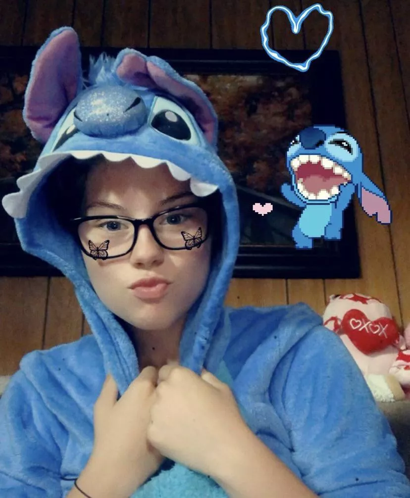 i wove stitch 🥺 who wanna snuggle in my onesiee and play horsey!