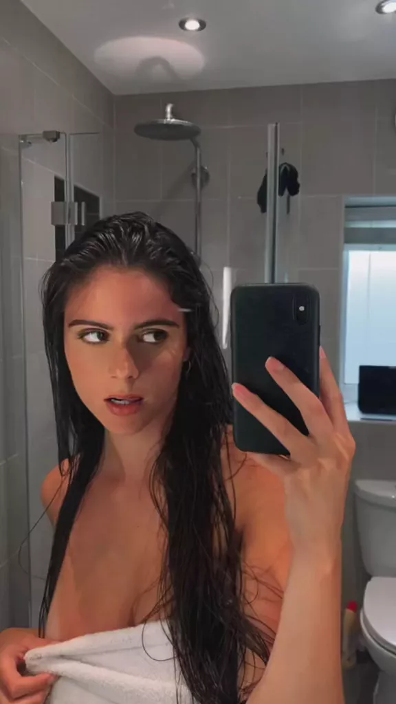 I'd like to see behind the towel I'd like to see behind the towel
