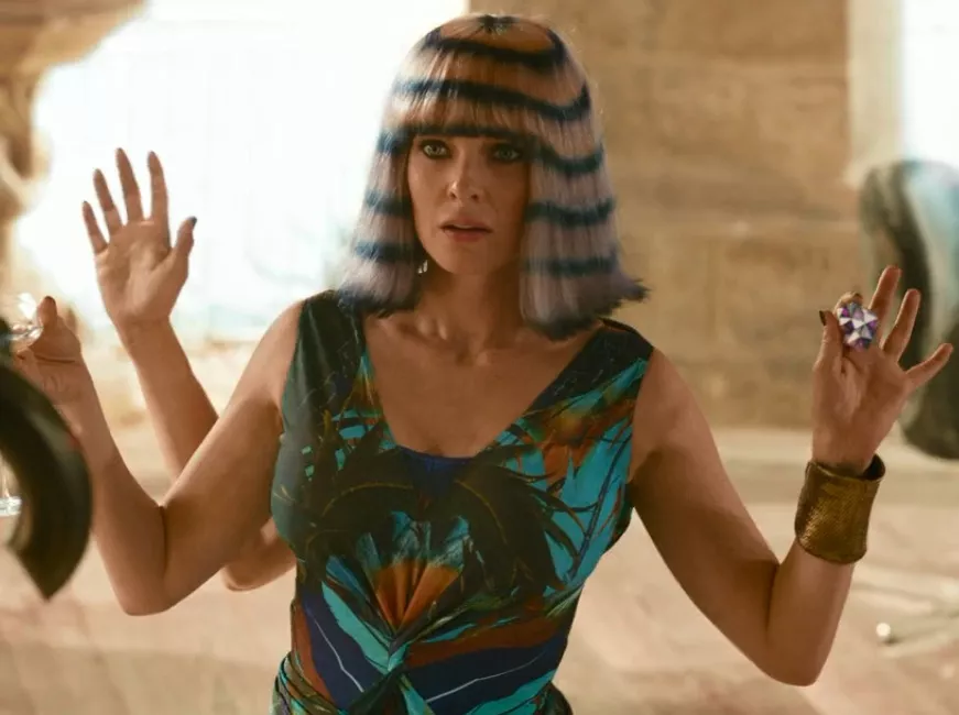 I'd love her to wank me off with her three arms