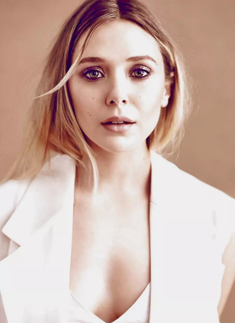 I‘d love to have Elizabeth Olsen playing with my cock and stroking it until I cum all over her pretty face