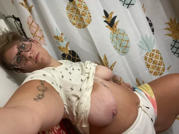 I’d love your face under me 😉