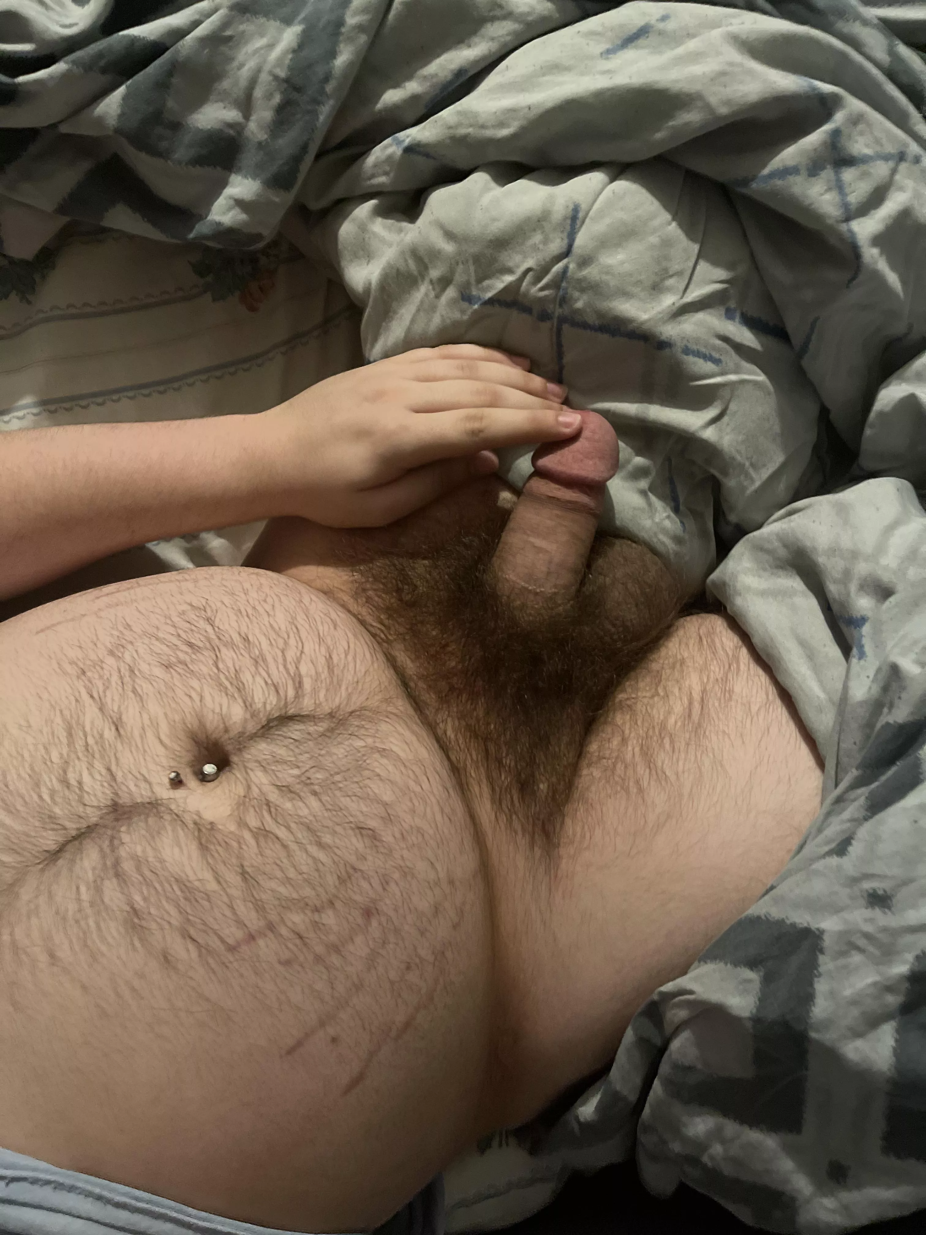 Idk if I’m hairy or chubby enough to be a bear but I’d love it if one of you was willing to help me get hard
