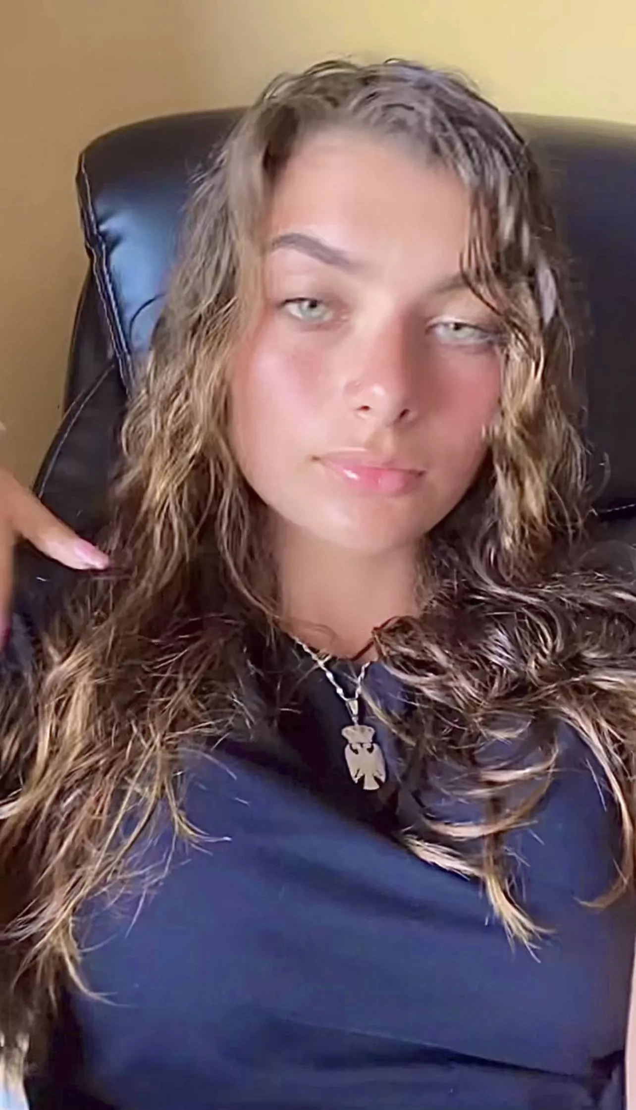 If anyone can cum all over her face dm me.