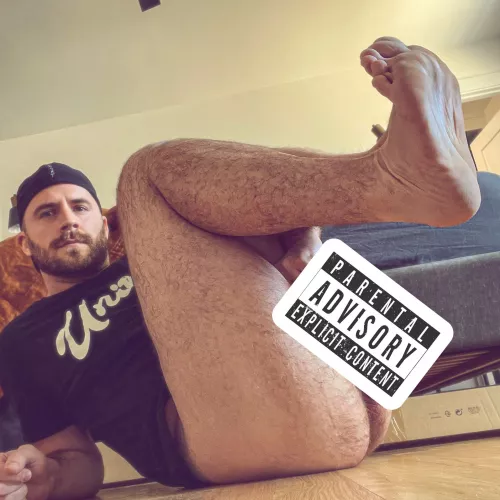 If anyone is ever gonna fuck me, it’s going to be after tonguing my hole until it’s sloppy wet and then hard and raw while they suck on my feet. 😈