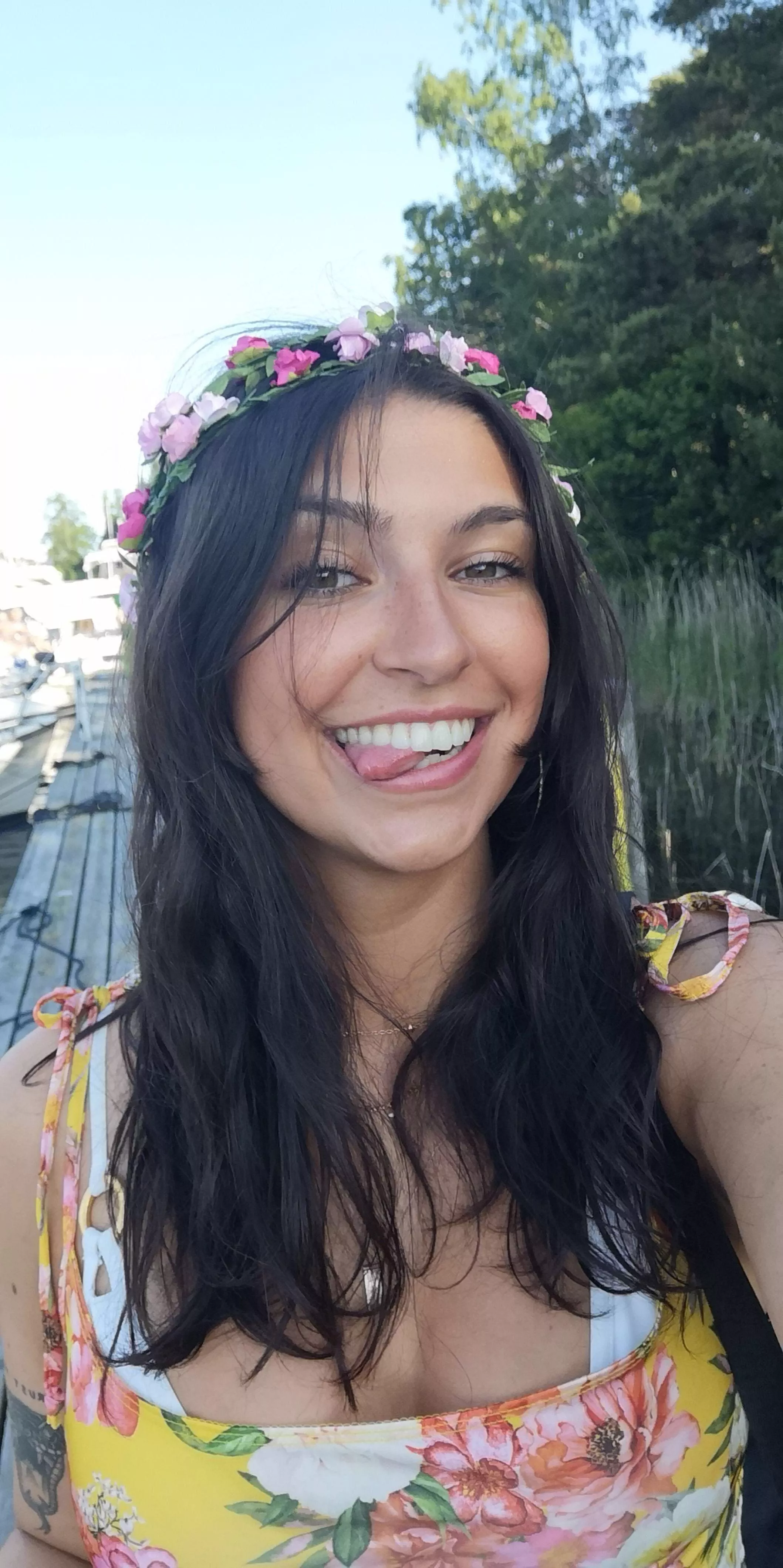 If at least 3 guys saw my post I’ll be so happy inside… 🥺🥺