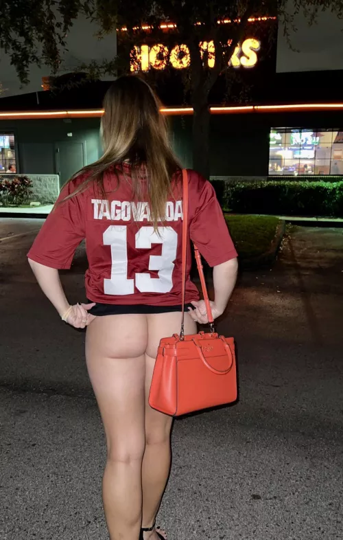 If Bama wins; sheβll do whatever the top comment says