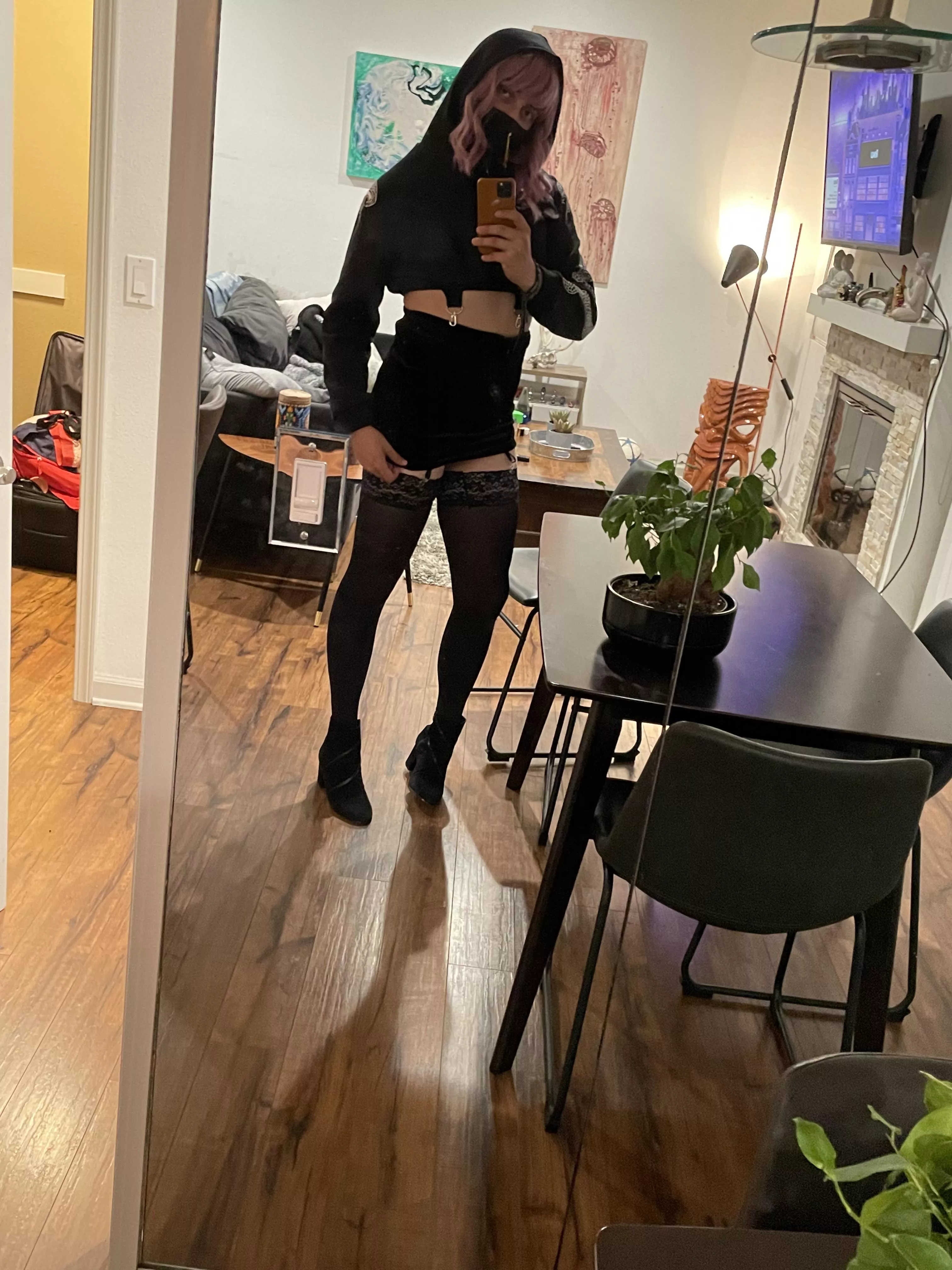 If I get enough likes I’ll take the mask off 😘