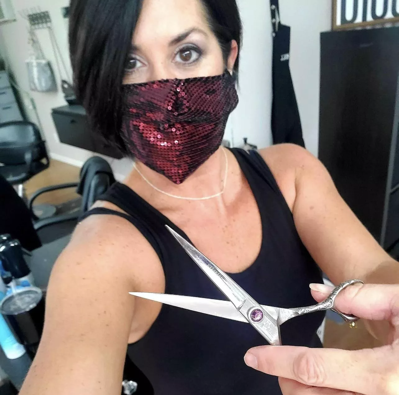 If I show you my face will you fuck it? Check my username