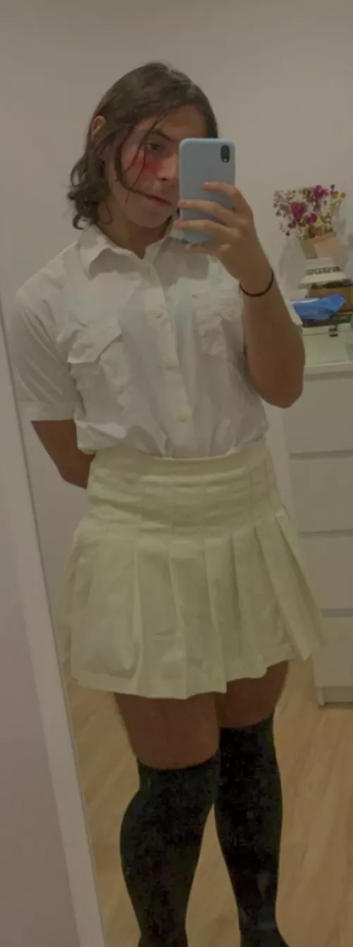 If I was your waitress… would you pull me to the backroom?? 🥺