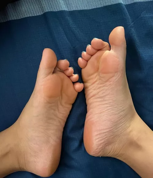 If my cute asian feet made u stop scrolling say hi