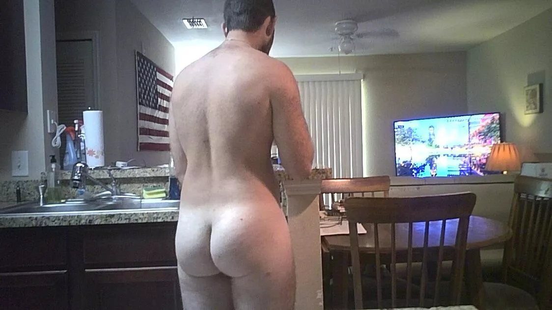 If my roommate keeps teasing me after he showers, I’m gonna have to go spread those cheeks.