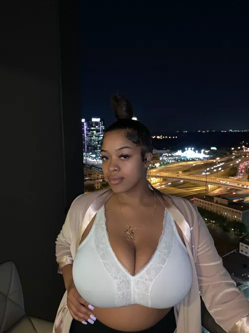 if this geys a esay 10upvote ill post her nude picture on my page 