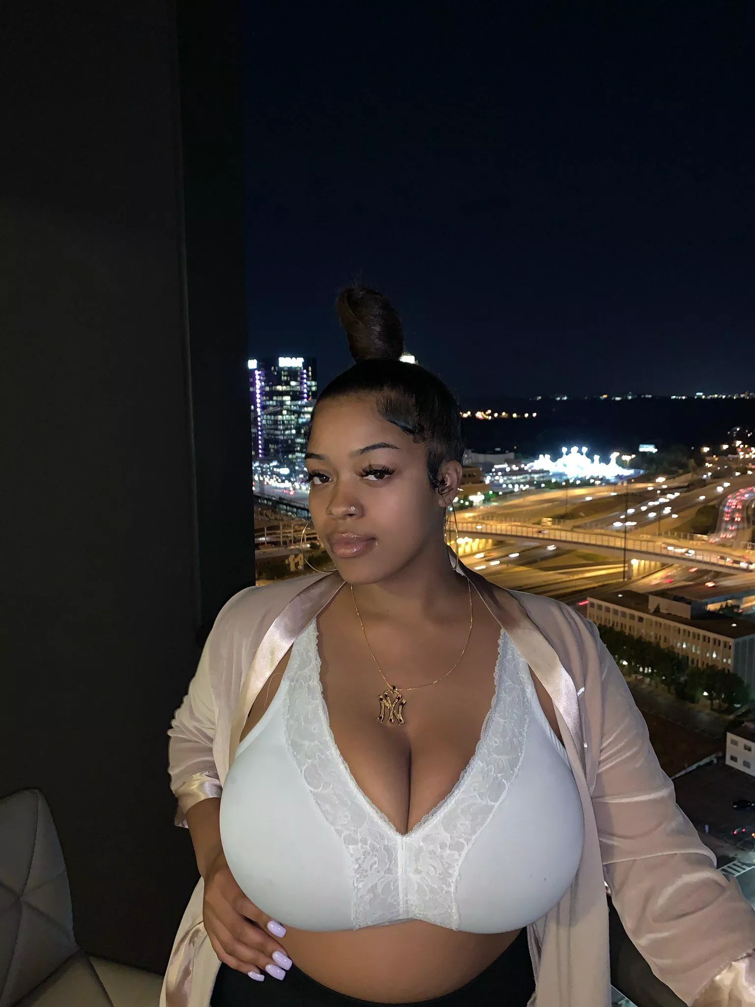 if this geys a esay 10upvote ill post her nude picture on my page 