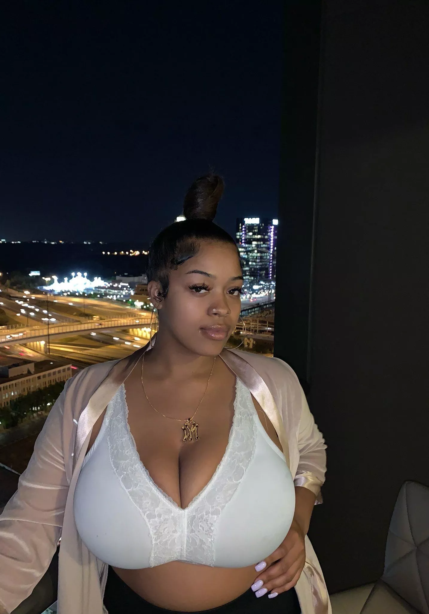 if this geys a esay 10upvote ill post her nude picture on my page 