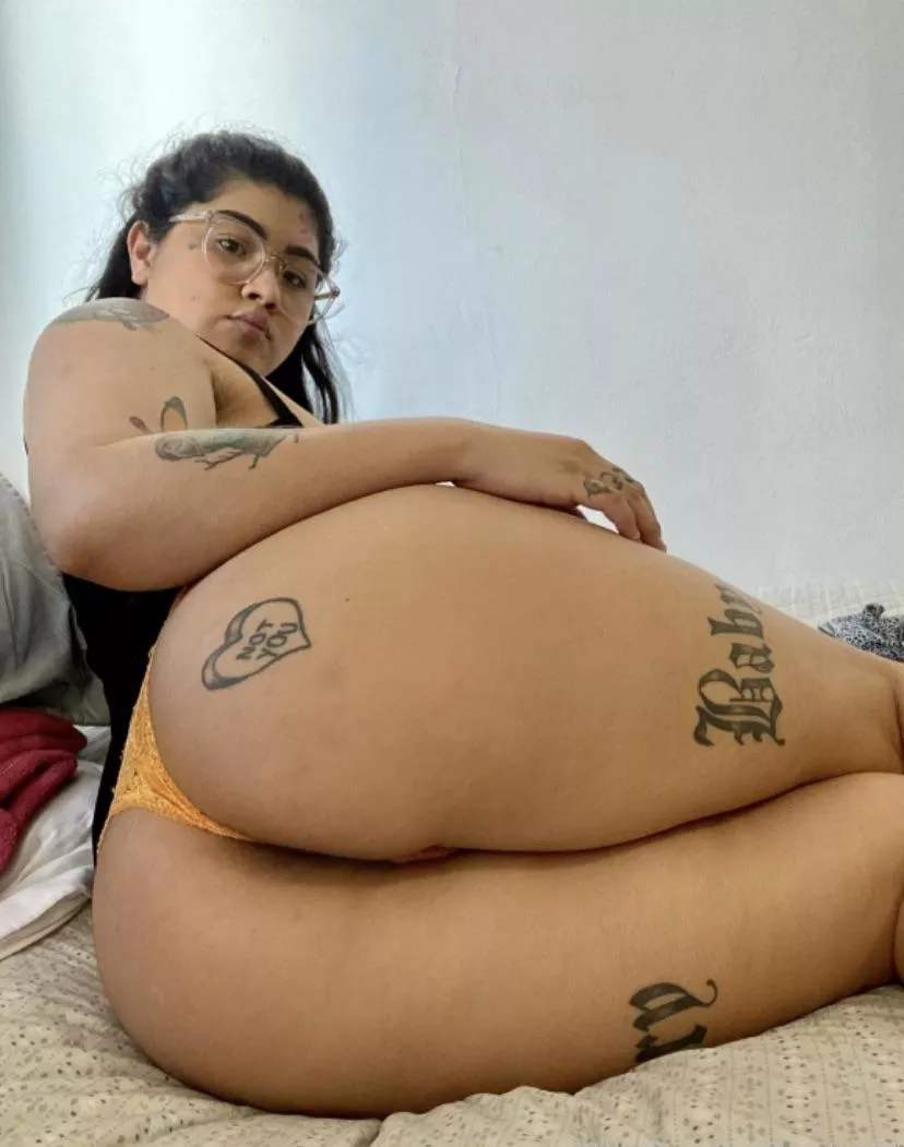 If u like tattooed girls check my onlyfans @shaulla for so much fun 🥵