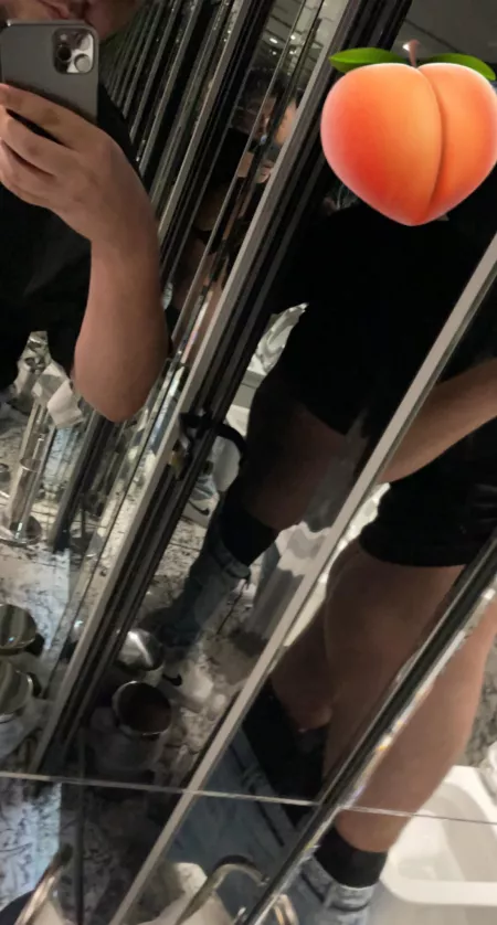 if you at the bar, come and clap these cheeksπ