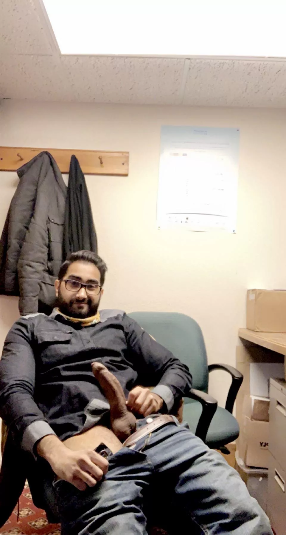 If you caught me in the office like this, what would you do? If you caught me in the office like this, what would you do?