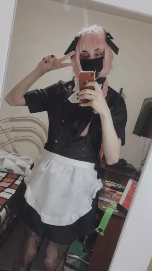 If you give this maid a hug I will perform any service for free 👉🏻👈🏻