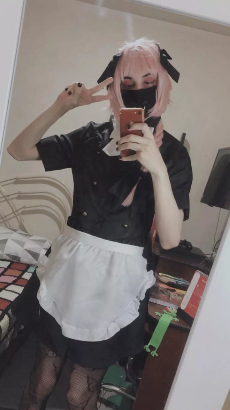 If you give this maid a hug I will perform any service for free 👉🏻👈🏻