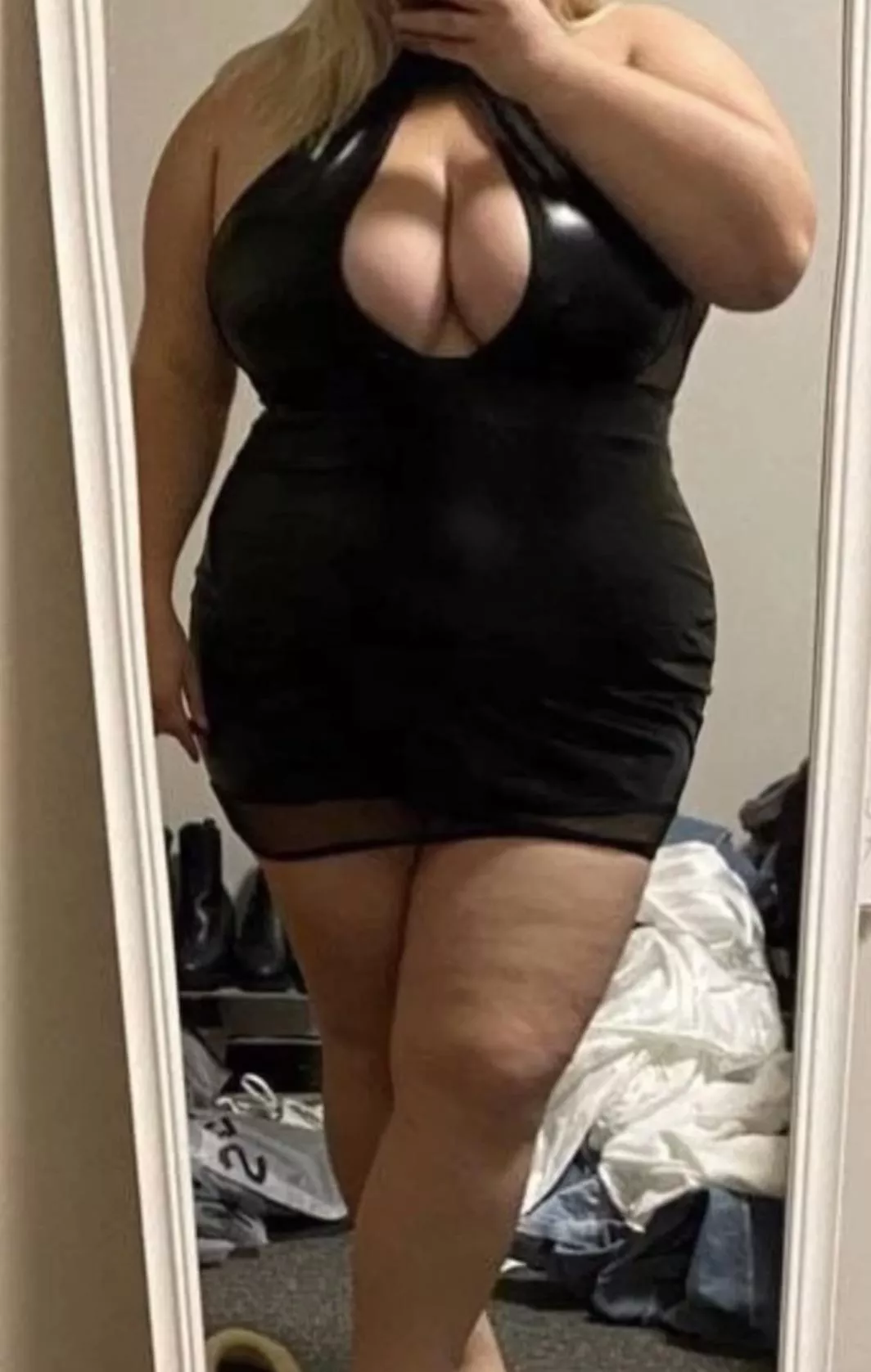 If you saw me at the bar in this dress tonight, would I catch your eye? 😈