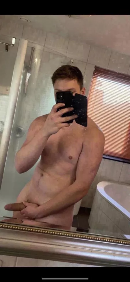 ⬆️ if you think bigger giys can be sexy to