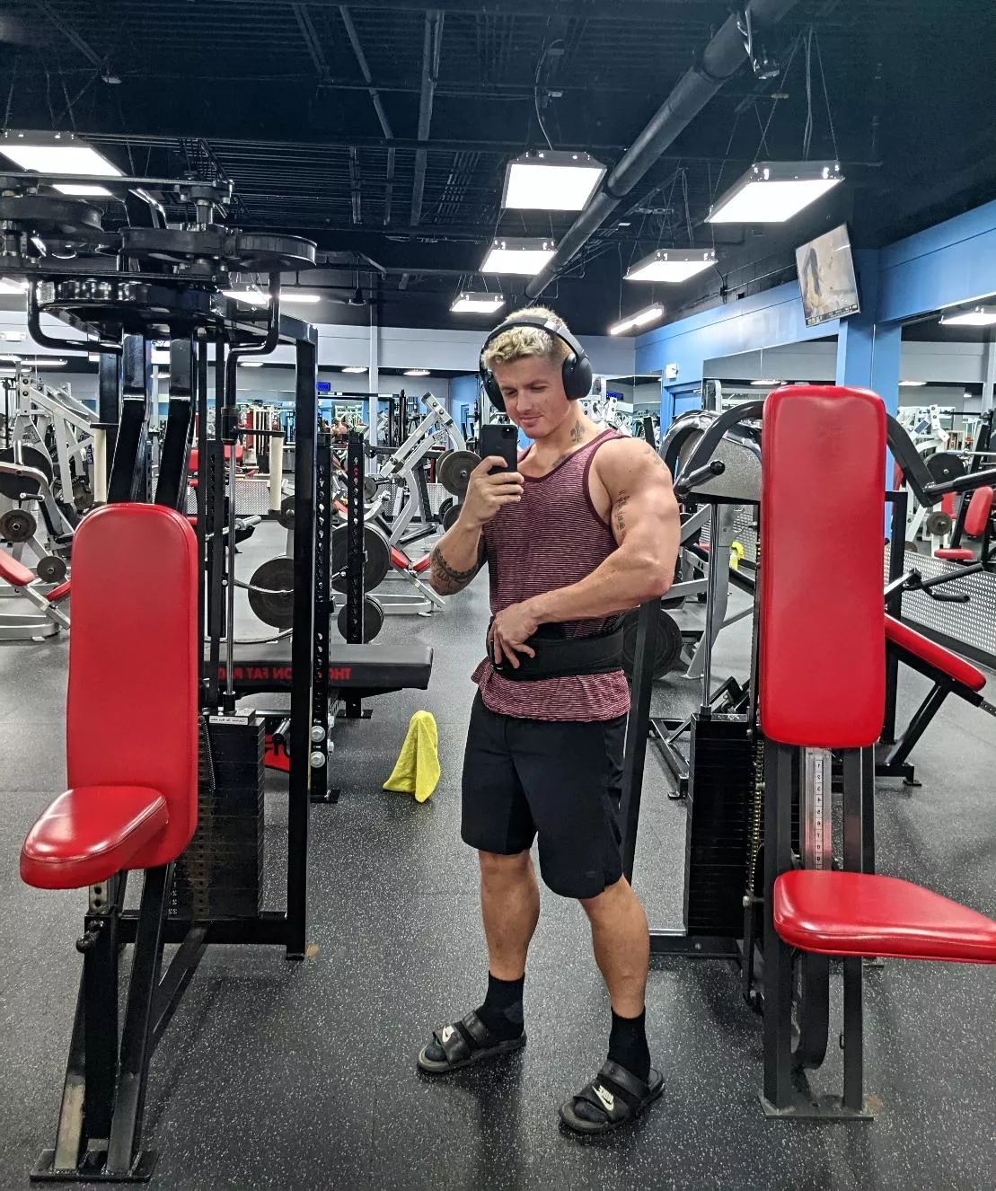 Ignore my socks and slippers. Comfy gym day π Ignore my socks and slippers. Comfy gym day π