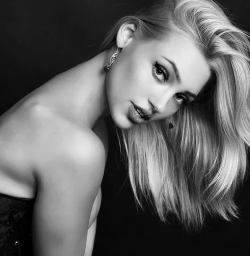 I’ll be live tonight!! Catch me at 9:30 pm live sex goal, lovense, ticket show and lots of fun as you know 🥰 chaturbate: slimthickwb and onlyfans: willowbarbie