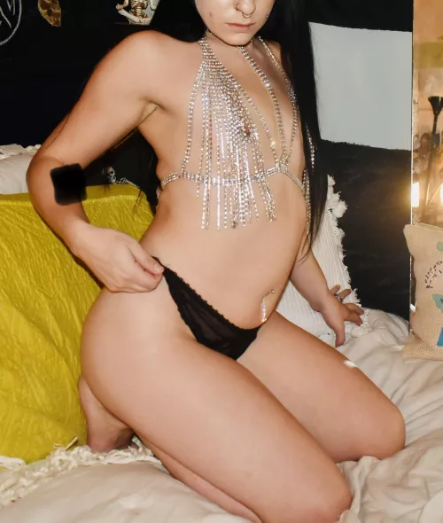 I’ll be waiting in your bed for you both [F](22)