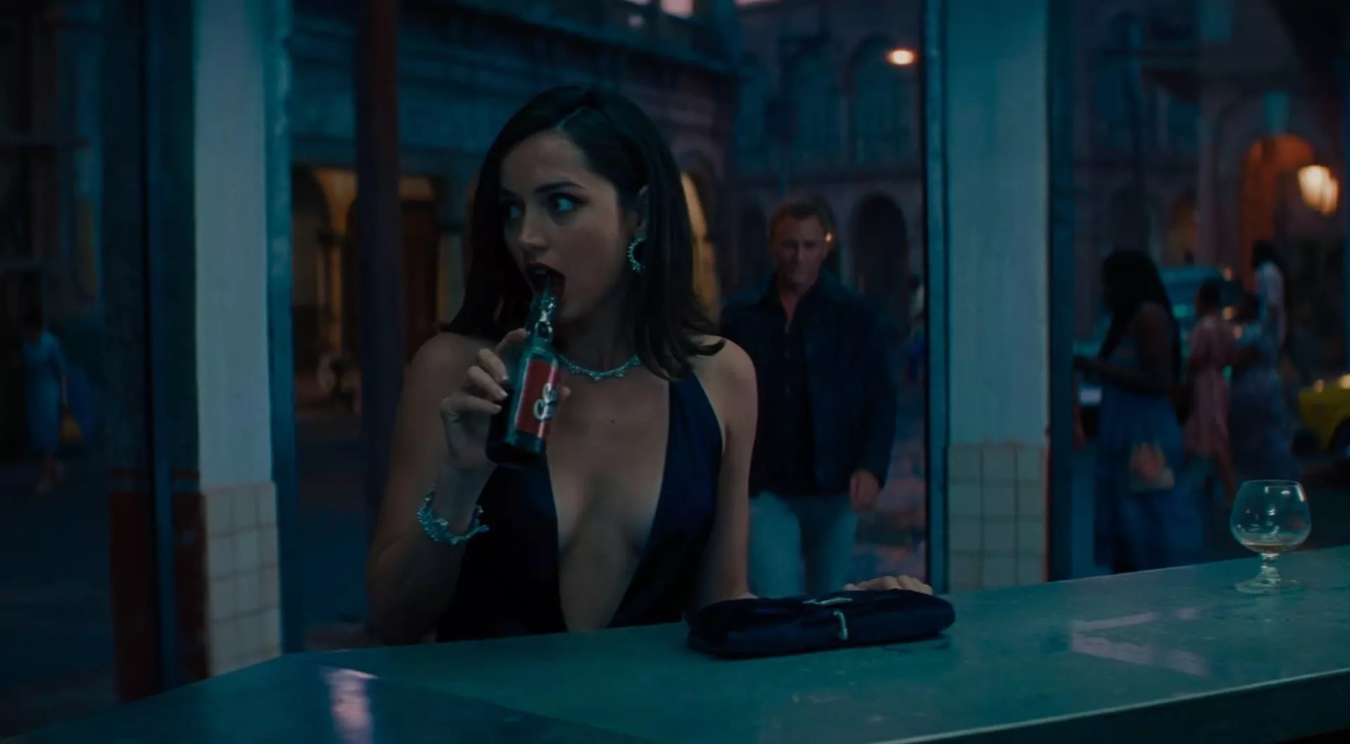 I'll feed for buds who play Ana de Armas