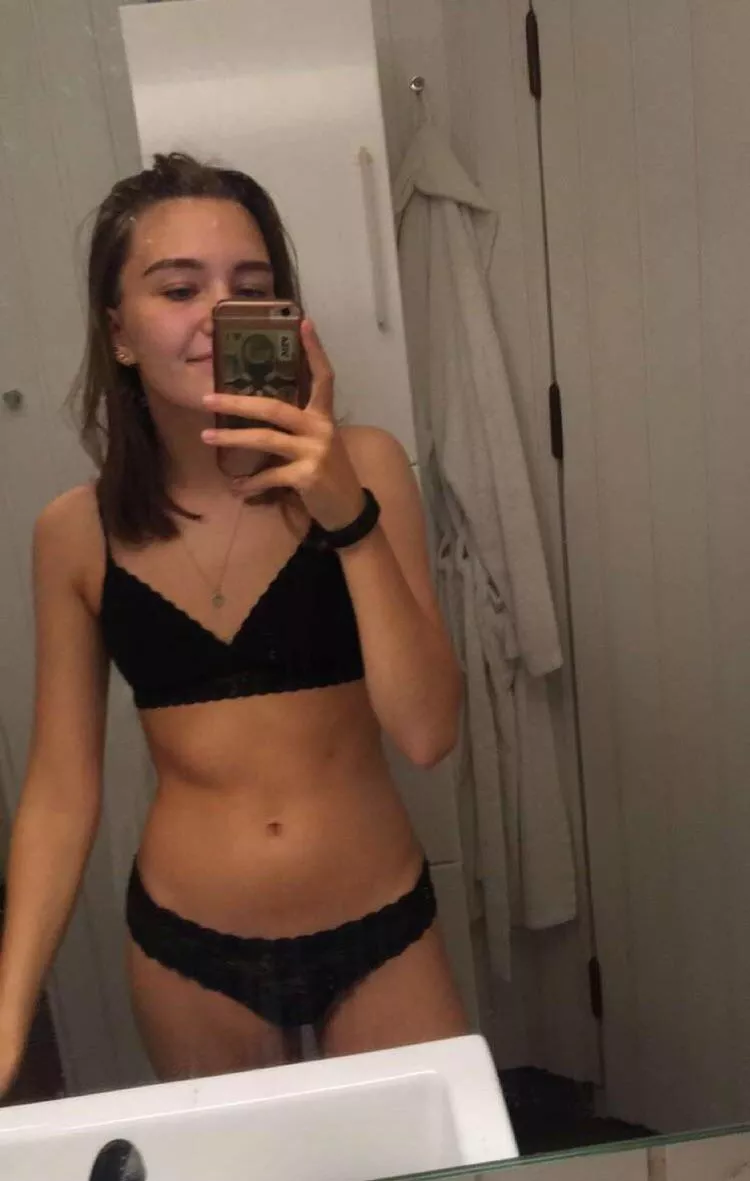 I’ll lay between your legs and slowly suck your cock while you play videogames ❤️