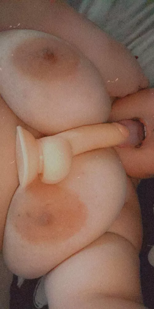 I'll lick the tip while u fuck em 🤤