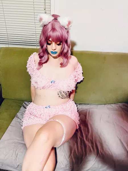Iβll send you nudes if my thicc goth body turns you on