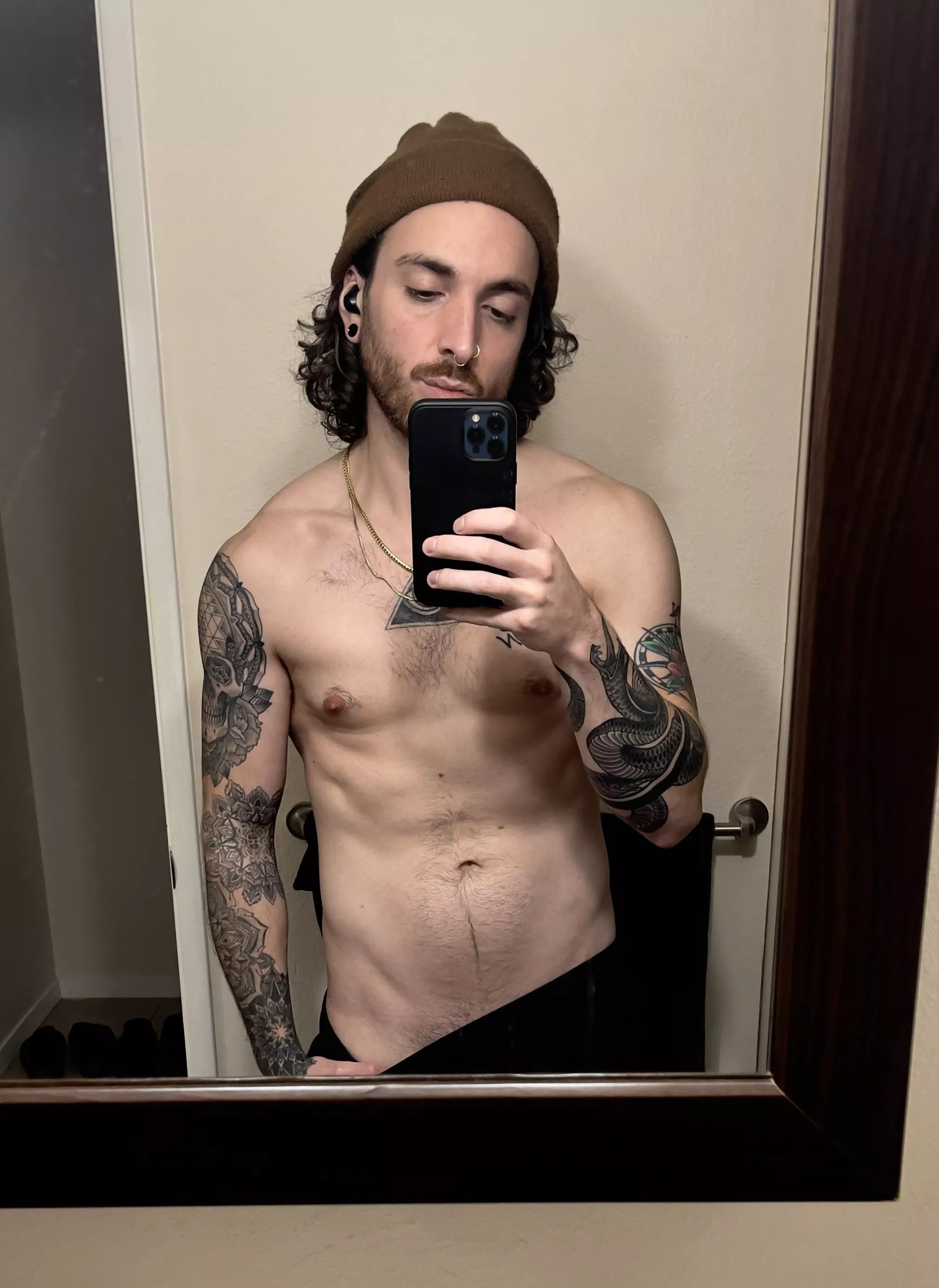 I’ll walk around shirtless if you make me food. I’ll walk around shirtless if you make me food.