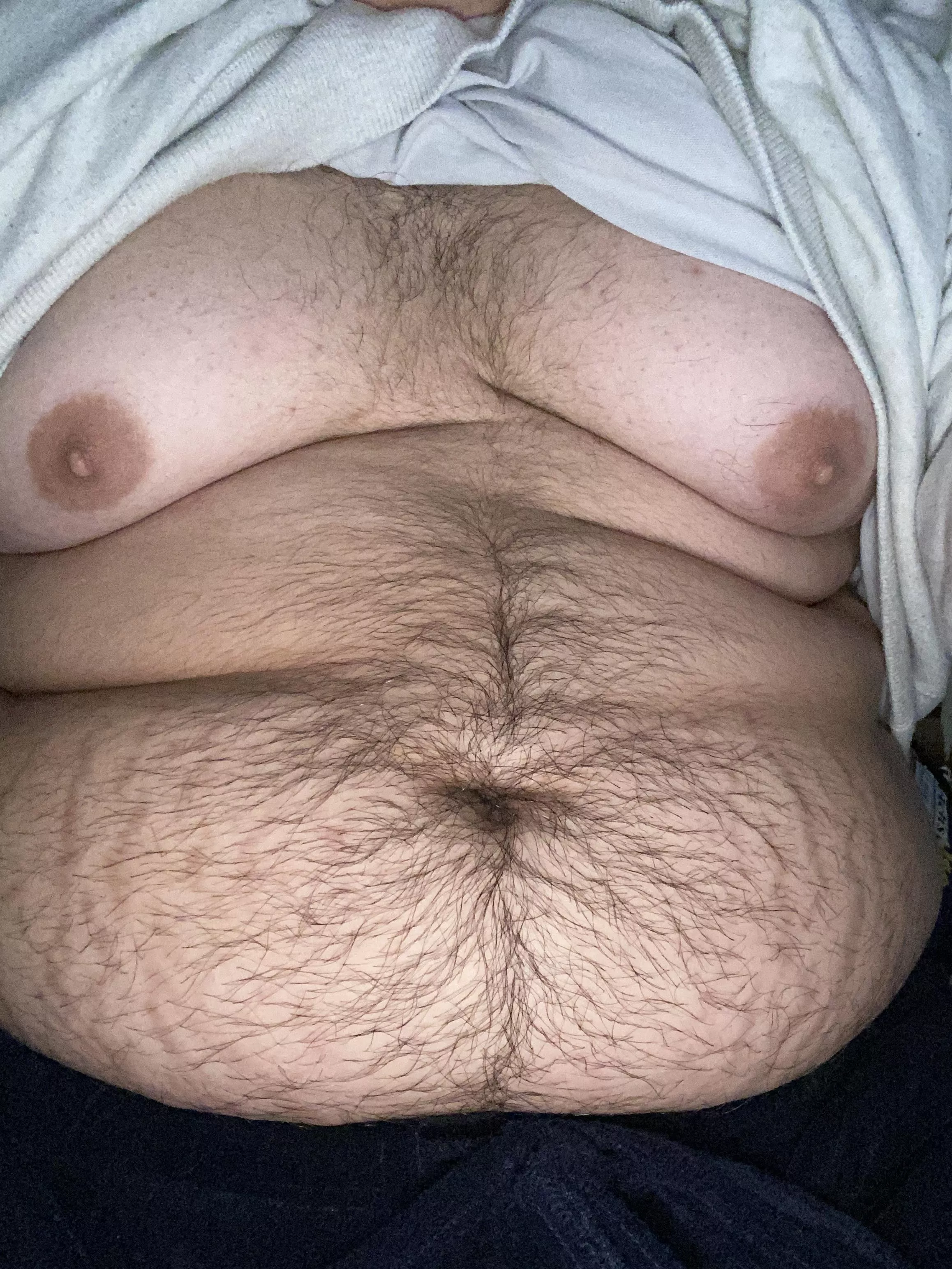 I’m 18 and a feedee if anybody wants to talk about that