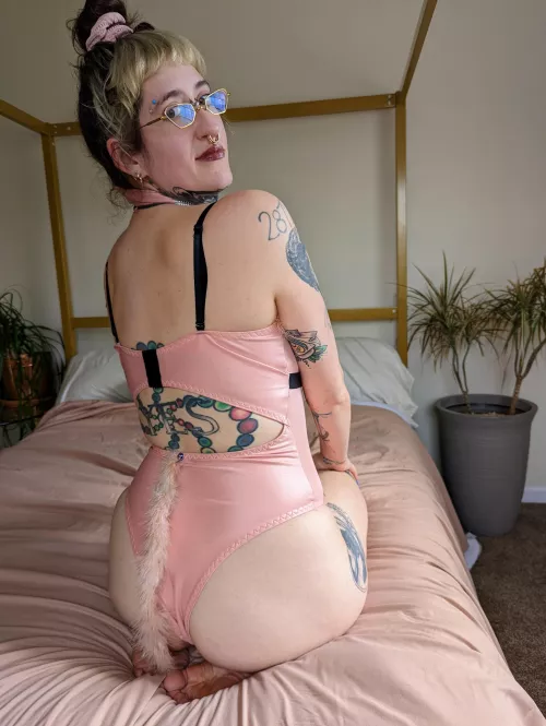 I'm 6' and eager to show off. Who loves tall women in this sub?