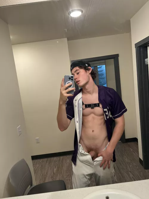 Iām a baseball player with a kinky secret š¤«
