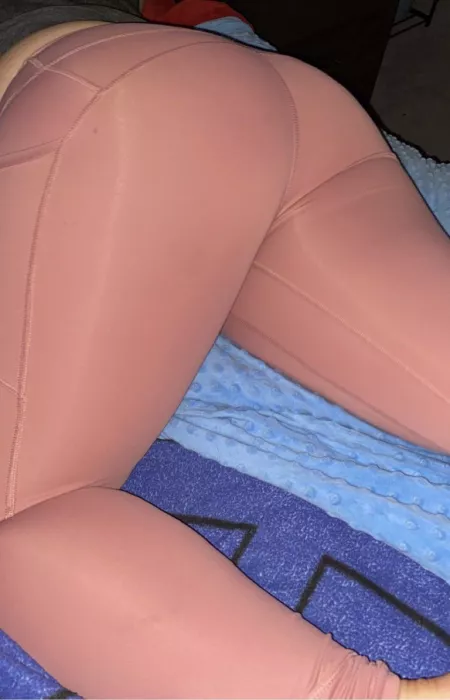 Iâm a big fan of the pink leggings. What do you think?