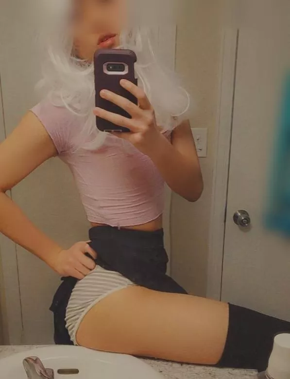 I'm a boy but you can treat me like a girl 😘