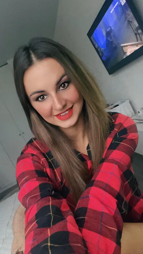 I’m a Brunnete in flannel. Looks sexy?
