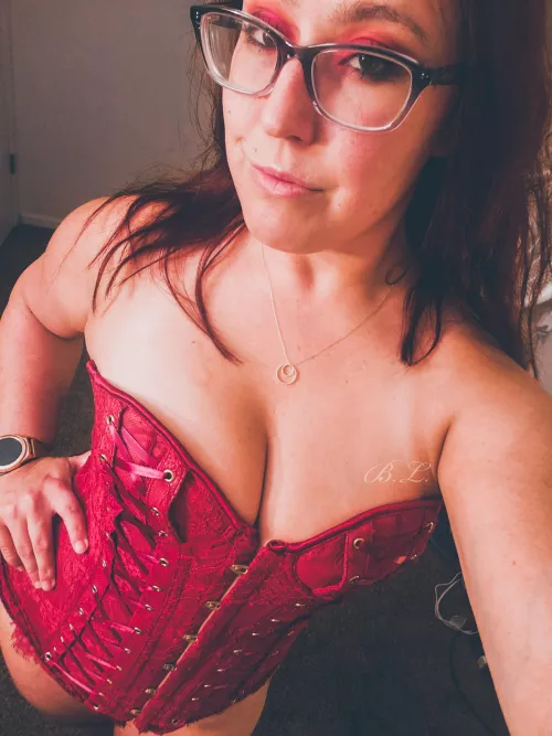 Im a fna of corsets ˆ