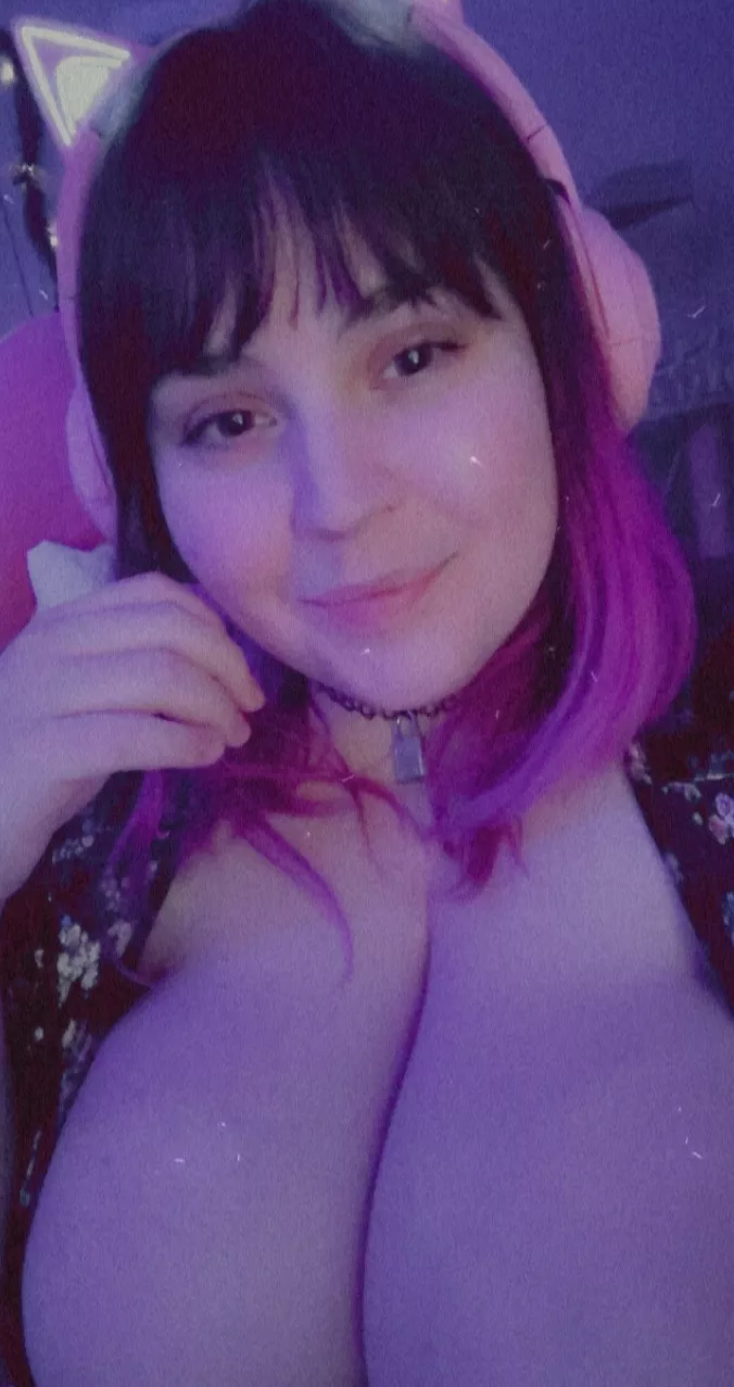 i'm a good girl in a bad girls' body 😏