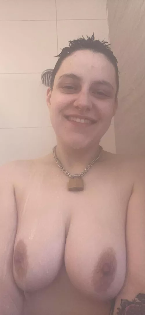 Im a happy, clean, and stoned dyke now that my move is done with! All Im missing is a pussy in my face ๐ฎโ๐จ