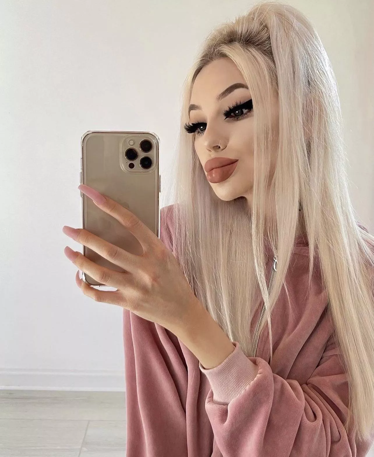 i’m a pretty bitch and i act like a brat😈 i’m a pretty bitch and i act like a brat😈