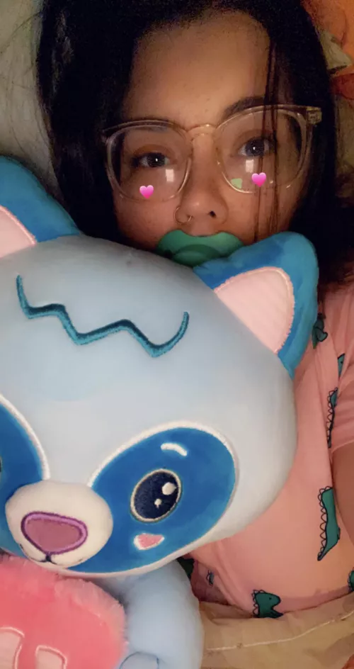 i’m a sick baby so i’m curled up in bed watching santa clause wif my stuffie