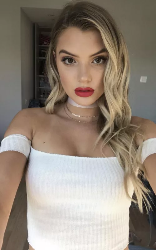 I’m a slutty college girl and I’m looking for alphas/bulls to talk with while my boyfriend is away😈 message me!