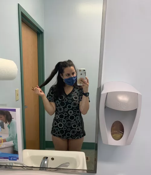 i'm a vet tech, wanna play with my kitty?🐱 [f]