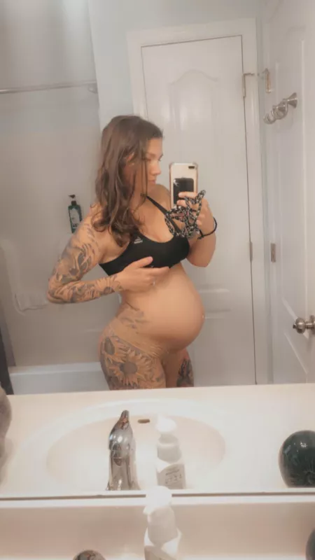 I’m about to be a mom of 2 at 31.. am I still sexy?🥰