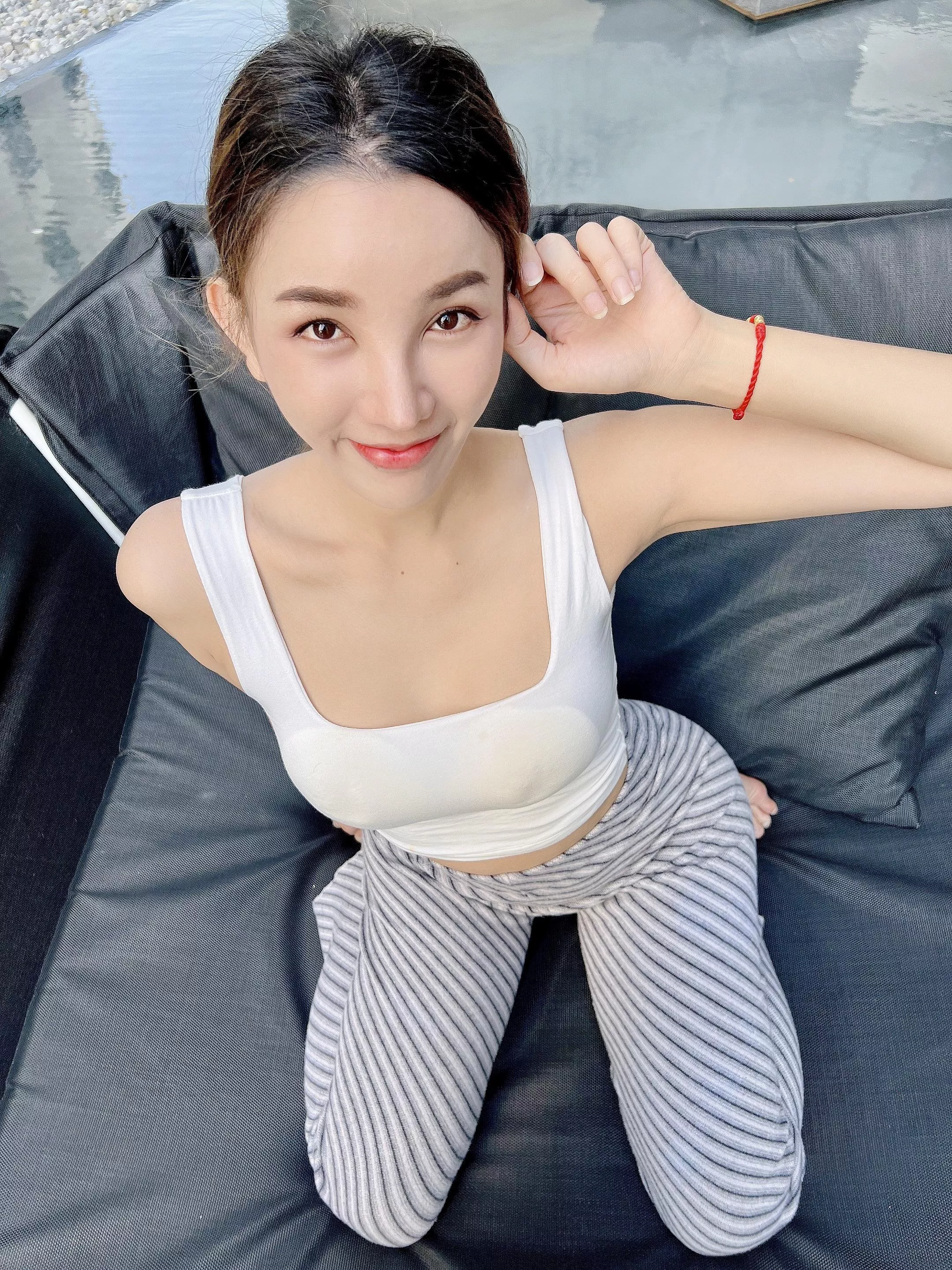 I’m already down on my knees, what are you waiting for? 🥰