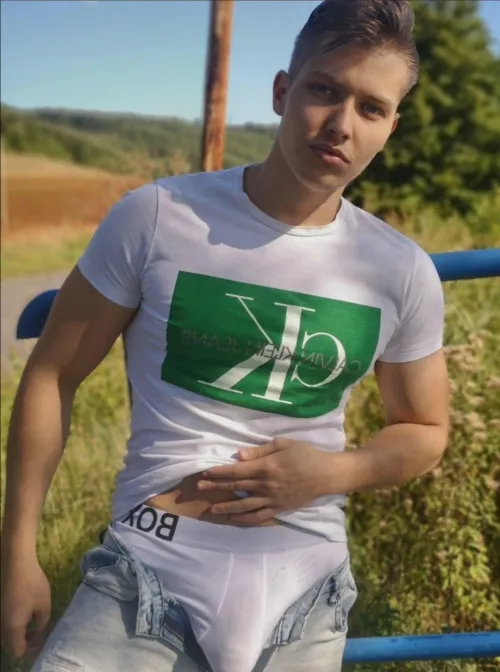 I'm Always so horny outside 👅