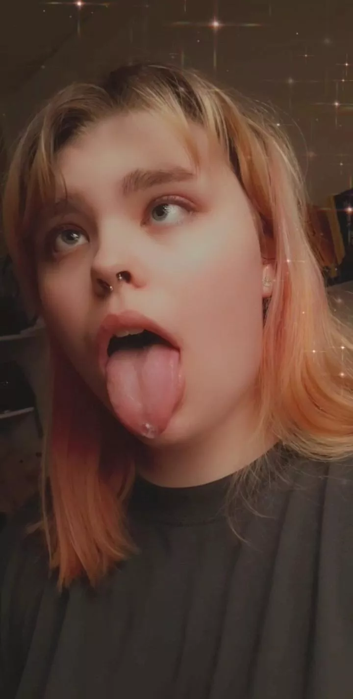 I'm an overwatch Egirl. Come play with me??